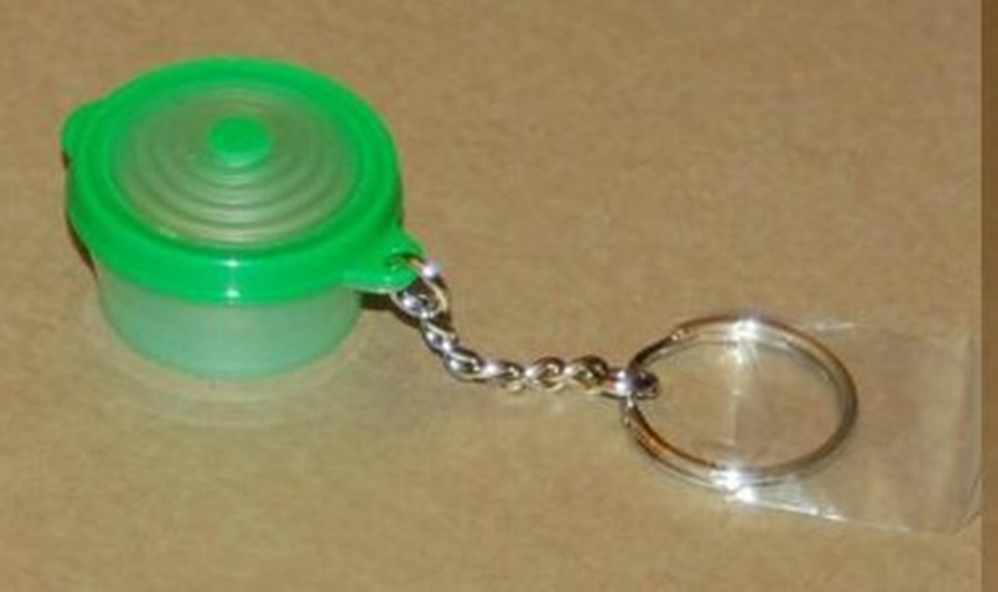 TUPPERWARE Mini STUFFABLES EXPANDABLE SEAL Key Chain PRAIRIE / LIME GREEN - Plastic Glass and Wax