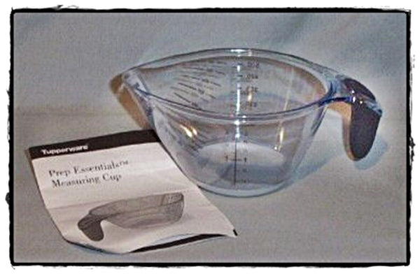 TUPPERWARE Prep Essentials Acrylic Measuring Cup 2+ cups / 500mL Cosmos Gray Silicone