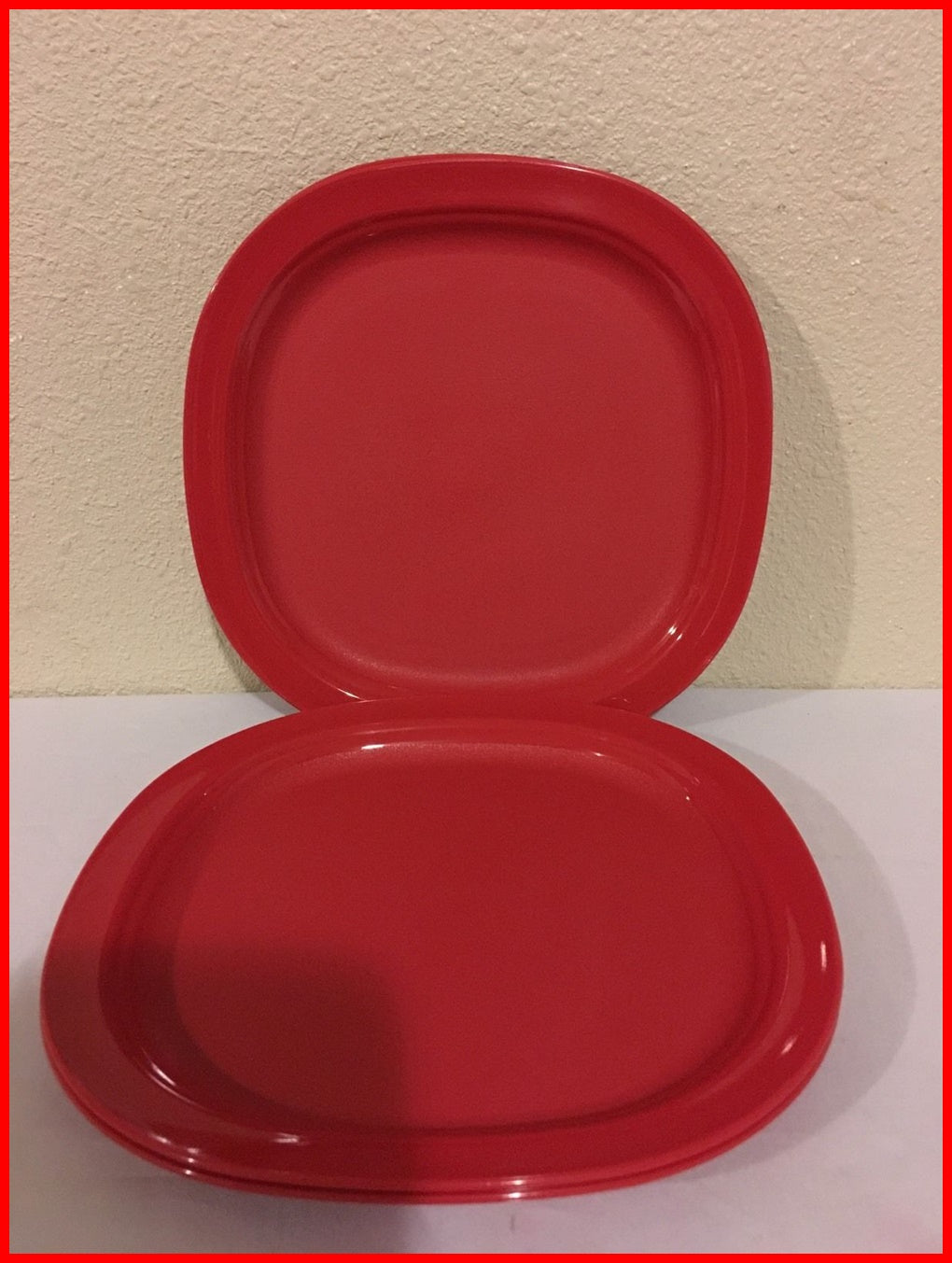 Tupperware Impressions 9.5" Microwave Luncheon Plates Set of 4 HOLIDAY RED - Plastic Glass and Wax