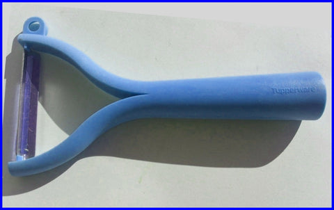 TUPPERWARE PREP ESSENTIALS UNIVERSAL PEELER RAINDROP BLUE - Plastic Glass and Wax ~ PGW
