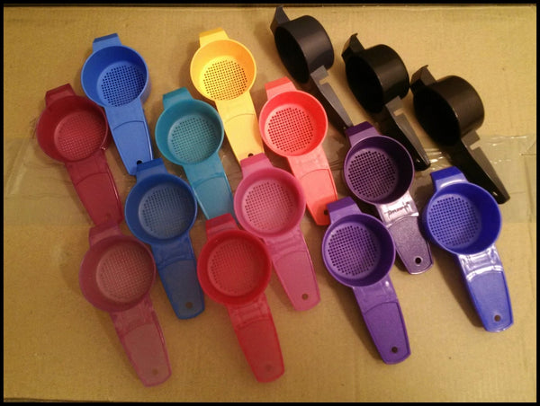 Tupperware 1 COLORED MULTI-PURPOSE NOVELTY GADGET MINI SIFTER STRAINER