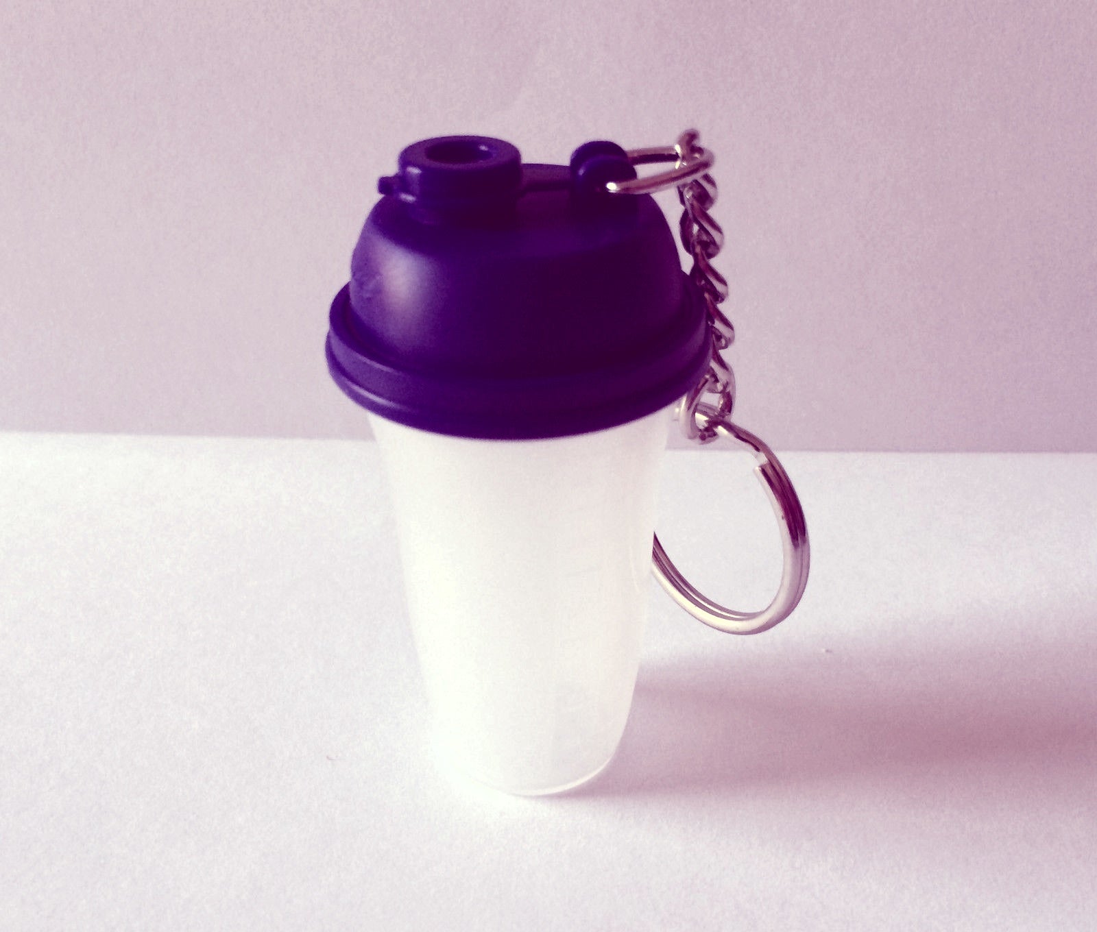 TUPPERWARE ORIGINAL STYLE Mini QUICK SHAKE Keeper Container KeyChain 1 DEEP PURPLE