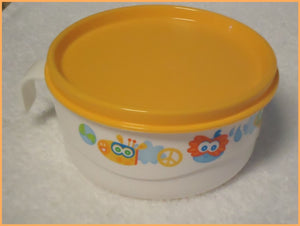 TUPPERWARE TUPPER KIDS EARLY AGES STAGES SUPER HERO'S FEEDING SEALED BOWL w/ HANDLE - Plastic Glass and Wax