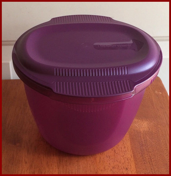 Tupperware Microwave LARGE 3-QT Round PASTA Maker / Cooker in RHUBARB PURPLE - Plastic Glass and Wax